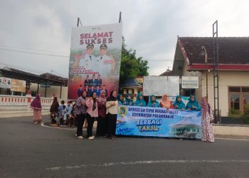 Semangat Berbagi : Ratusan Takjil Dibagikan di Depan Kecamatan Polanharjo