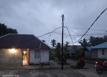 Akibat Angin Puting Beliung, Dua Rumah Warga Rusak dan Aliran Listrik di Desa Yatoke Terputus