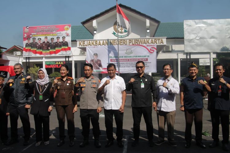 Wakili Kapolres, Kompol Sosialisman Hadiri Pemusnahan Barang Bukti Di Kejaksaan Negeri Purwakarta