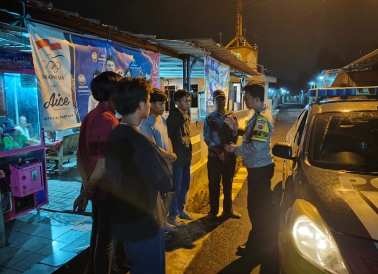 Ingatkan Pelajar Soal Jam Malam, Polisi Di Purwakarta Gelar Patroli Edukasi