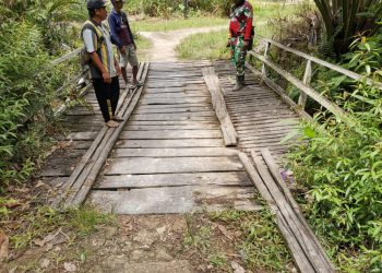 Satgas TMMD Kodim Sintang Bersama Masyarakat Survey Lokasi Rute Pembukaan Jalan