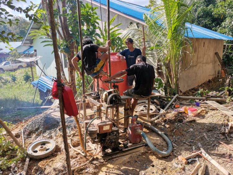 TMMD ke-125 Kodim Sintang Kerjakan Sumur Bor ke-4 di Desa Sungai Labi