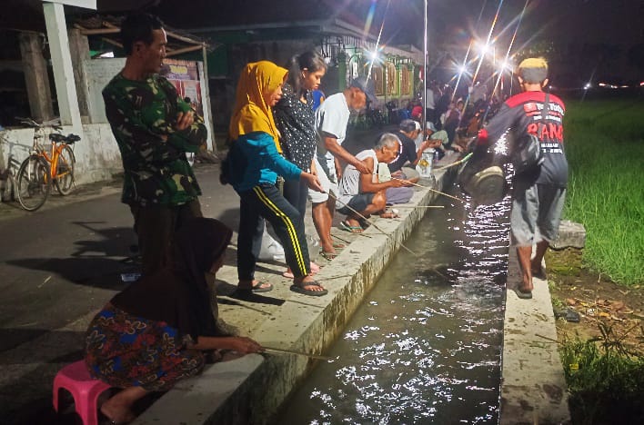 Keseruan Mancing Malam di Ngadisari Mrisen Juwiring