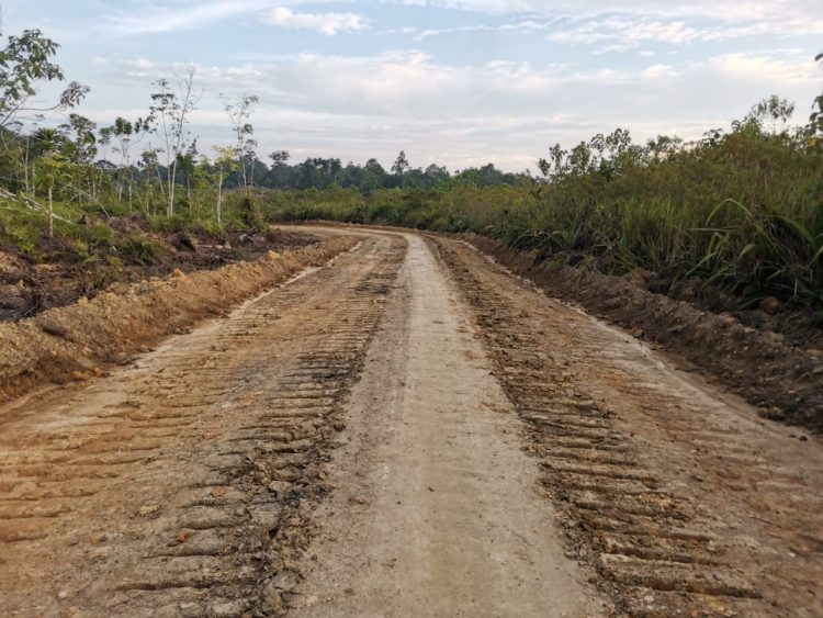 Pembukaan Jalan Dalam TMMD ke-125 Kodim 1205/Sintang Rampung dan Siap Ditutup Tepat Waktu