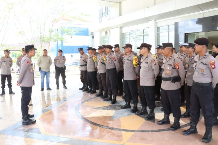Polres Melawi Kerahkan Personel Pengamanan di Kantor Bupati Melawi