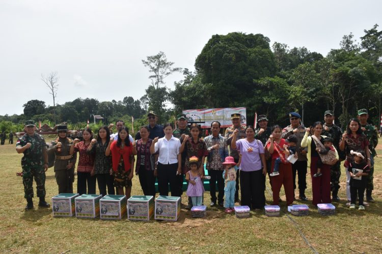 Bakti Sosial Meriahkan Penutupan TMMD ke-125 Kodim 1205/Sintang