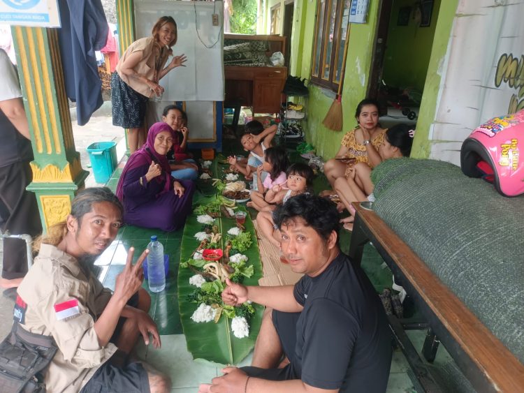 Kembul Bujana Beralas Daun Pisang : Merayakan Semangat Kemerdekaan Lewat Kebersamaan di Pinggir Sungai