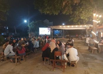 Keseruan Ngopi Sambil Nonton Bola di Sri Kumbang Resto 
