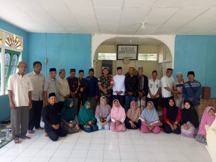 Pj. Danramil 16/Seberuang Hadiri Peringatan Maulid Nabi Muhammad SAW di Desa Sejiram