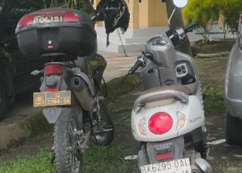 Diduga Tamu Spesial, Dua Wanita Masuk Ruangan Kanit Polsek Indrapura