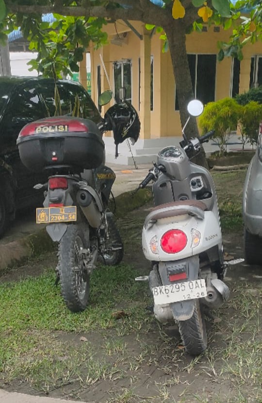 Diduga Tamu Spesial, Dua Wanita Masuk Ruangan Kanit Polsek Indrapura