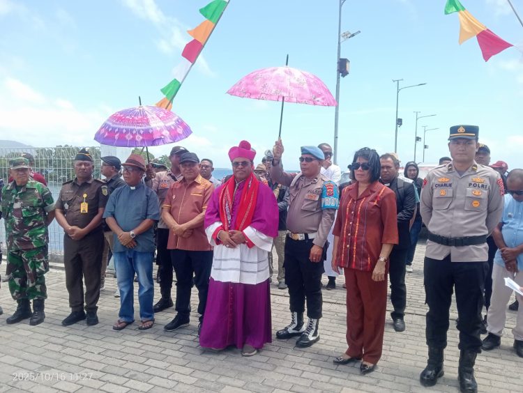 Kunjungan Uskup Diosis Amboina ke Kecamatan Babar Timur Disambut Langsung Wakil Bupati MBD