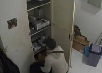 Bos Konter di Ciracas Curi Puluhan Ponsel di Mal Cikarang, Uang Hasil Kejahatan Jadi Modal Usaha