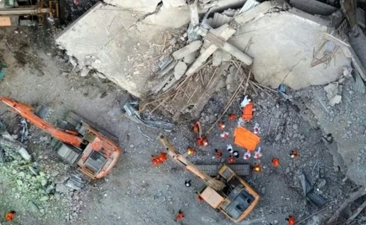 Basarnas : 63 Korban Tewas dan Puluhan Masih Tertimbun di Reruntuhan Ponpes Al Khoziny