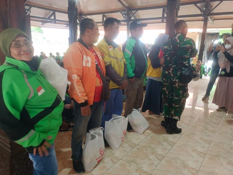 Bantuan CSR Hutama Karya Untuk Pengemudi Ojek Online