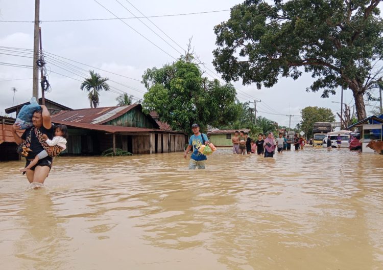 Dampak Banjir, Warga Pematang Tengah Tanjung Pura Lengkap dengan Penderitaan