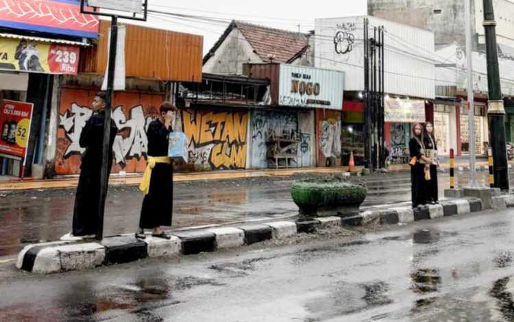 PSHT dan PSHW Gelar Aksi Solidaritas untuk Korban Bencana Aceh di Jalan Solo–Jogja