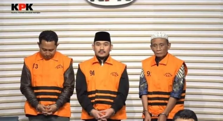 Korupsi Berjamaah? Bupati Bekasi Ade Kuswara dan Ayahnya Ditahan KPK