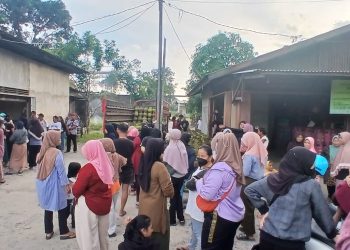 Warga Sekadau Berbondong-bondong Buru Gas Elpiji 3 Kg yang Langka