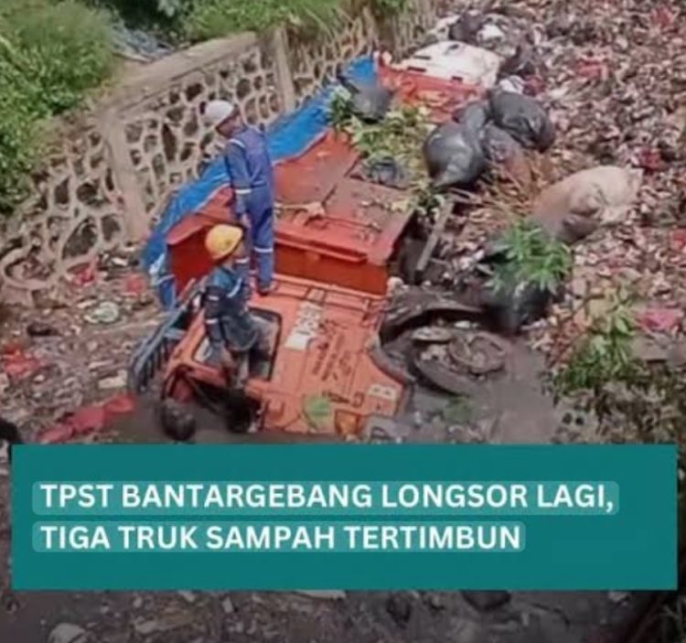 Longsor di TPA Bantar Gebang, Tiga Truk Sampah Terperosok ke Kali