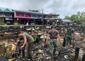 GERAKAN INDONESIA ASRI, Kodim 1206/Putussibau Bersama Forkopimda Laksanakan Jum’at Bersih di Sekitaran Putussibau Kota