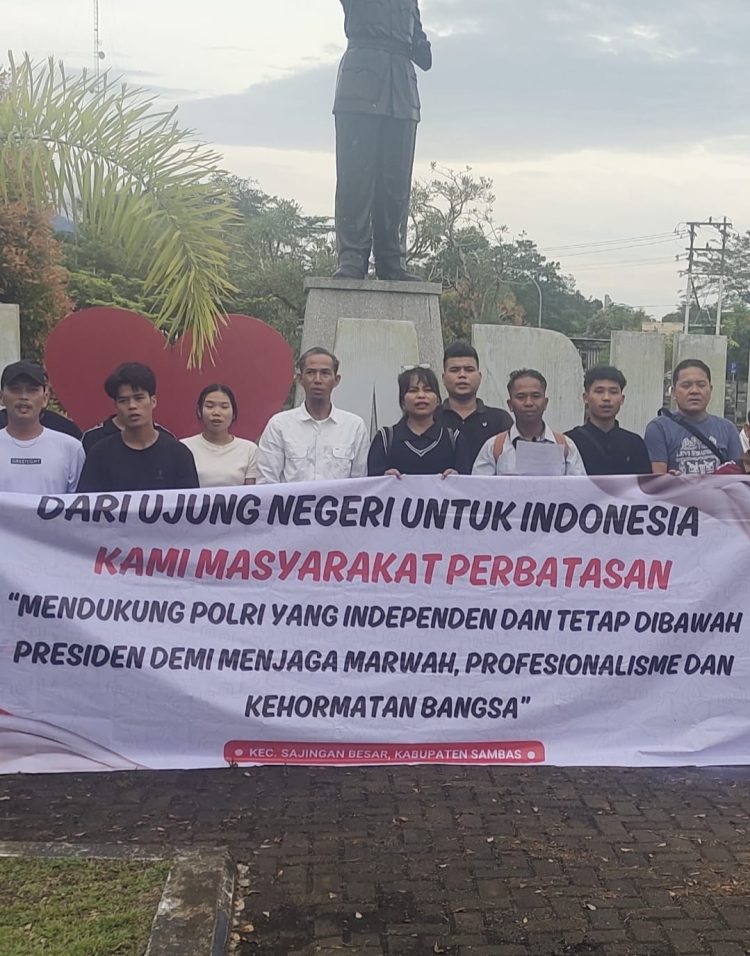 Forum Perbatasan Provinsi Kalbar dan Masyarakat Sajingan Besar Deklarasikan Dukungan Polri Tetap di Bawah Presiden