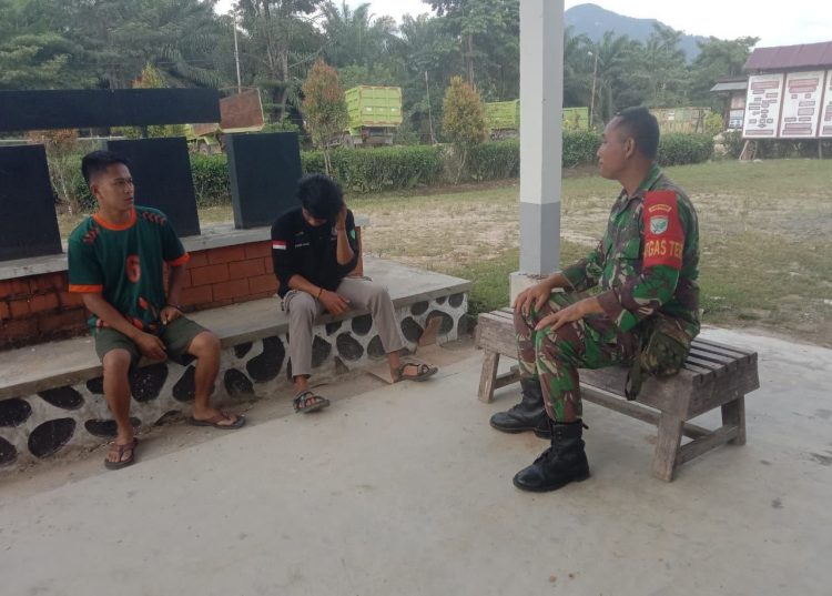 Peduli Generasi Muda, Babinsa Puring Kencana Ajak Remaja Jauhi Judi dan Narkoba