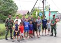 Kampung Merah Putih, Anggota Kodim 1206/Putussibau Bersama Masyarakat Hilir Kantor Gotong Royong Pasang 200 Bendera Merah Putih