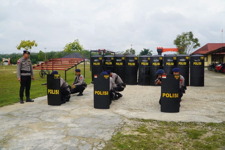 Satbrimob Polda Kalbar Rutin Latih Personel PHH, Antisipasi Kesalahan Prosedur di Lapangan