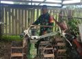 Babinsa Hulu Gurung Dampingi Poktan Pada Pemasangan Irigasi Pompaan Di Tiga Desa