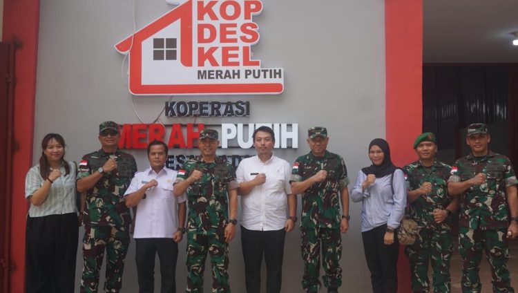 Dandim 1206/Putussibau Dampingi Pangdam XII/Tanjungpura Tinjau KDKMP di Badau