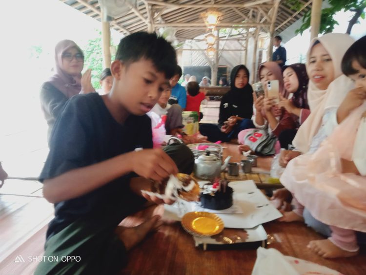 Nitsu Alpratama Rayakan Ulang Tahun Yang Ke 11 di Rumah Makan Saung Air