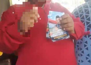AWIBB Jabar Kecam Kades Karang Asih Bagikan Stiker Saat Bansos