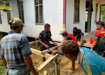 Tahapan Pembangunan MCK Pada Program TMMD Regtas Ke-129 Kodim 1206/Putussibau Memasuki Pemasangan Pondasi