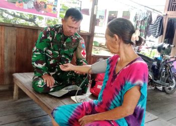 Peduli Kesehatan Warga, Satgas TMMD Gelar Layanan Pengobatan Gratis di Pelosok Desa