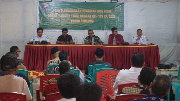 Bangun Kesadaran dan Ketahanan Masyarakat, Satgas TMMD Regtas Ke-129 Kodim 1206/Putussibau Gelar Penyuluhan Kamtibmas dan Pertanian