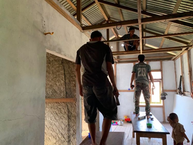 RTLH Sasaran Ke-II Milik Ibu Yustina Dayang Dusun Belatung Mulai Digenjot