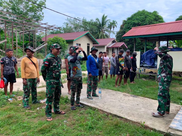 Pj. Danramil 1206-01/Embaloh Hilir Pimpin Apel Kerja Satgas TMMD Ke-129 Bersama Warga Desa Belatung