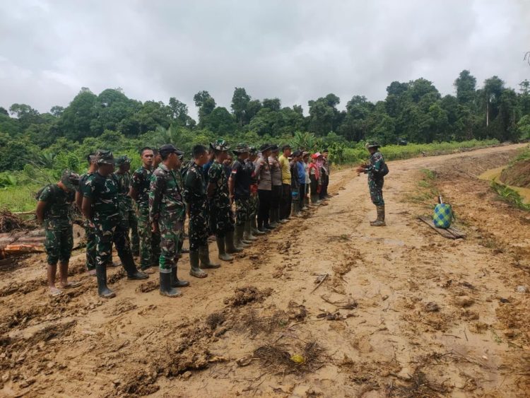 Genjot Akses Jalan, Satgas TMMD Ke-129 Kodim 1206/Psb Perkuat Jembatan Guna Percepat Pembangunan Jembatan Kerato di Ulak Pauk