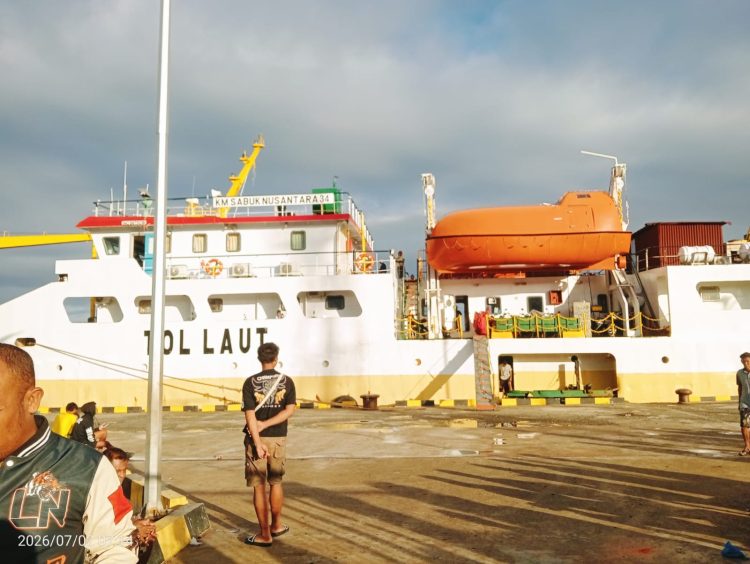 KM Sabuk Nusantara 34 Tertahan di Pelabuhan Tual Akibat Kelalaian Agen