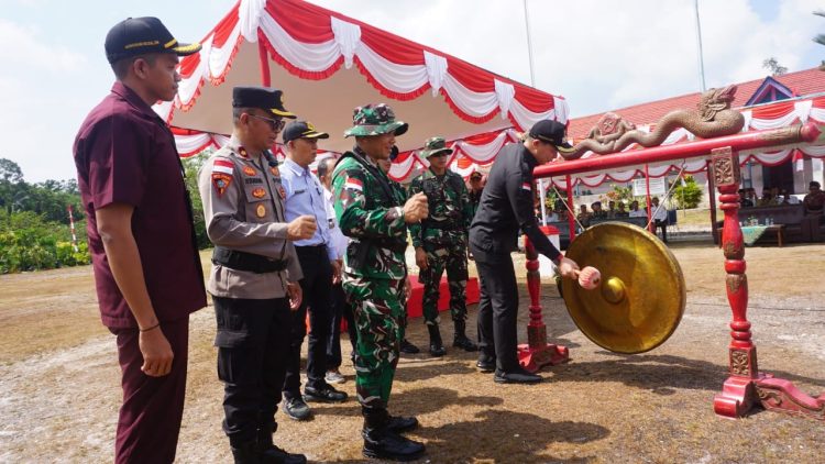 TMMD Reguler Perbatasan ke-129 Kodim 1206/Putussibau Resmi Dibuka, Sasar Pembangunan Infrastruktur Desa Ulak Pauk