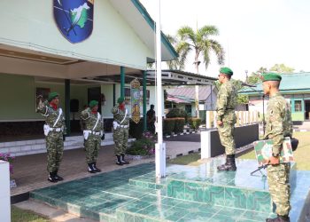 Kodim 1206/Putussibau Gelar Upacara Bendera Khidmat Dalam Rangka Memperingati Hari Anak Nasional (HAN) Tahun 2026