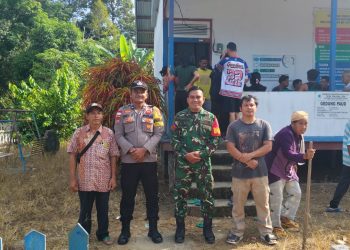 ”WUJUD SINERGITAS”, Babinsa dan Personil Unit Intel Jajaran Kodim 1206/Putussibau Kawal Ketat Pilkades Serentak di Kapuas Hulu