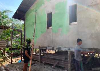 Bukan Sekadar Cat, Satgas TMMD Hadirkan Harapan Baru di Rumah Ibu Marsiana