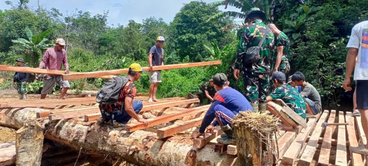Kejar Target, Satgas TMMD Regtas Ke-129 Kodim 1206/Putussibau Segera Rampungkan Pembangunan Jembatan di Dusun Pala Pintas Temberu