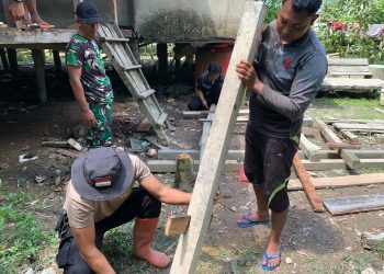 Awal Harapan Baru, Satgas TMMD Regtas Ke-129 Kodim 1206/Putussibau Bongkar RTLH Milik Bapak Dedi Dores di Dusun Kering Limau