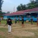 SATGAS TMMD KE-129 KODIM 1206/PUTUSSIBAU JALIN KEBERSAMAAN LEWAT OLAHRAGA BERSAMA WARGA