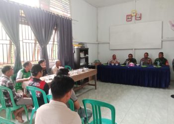 Cegah Karhutla dari Desa, Babinsa Bunut Hulu Dampingi Tim Penyuluh Sosialisasi di Sungai Besar