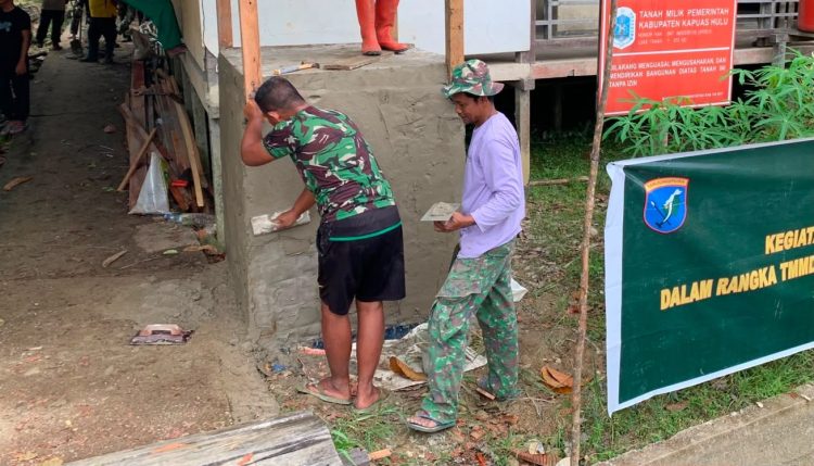 Sinergi Tanpa Batas, Satgas TMMD Regtas Ke-129 Kodim 1206/Putussibau Bersama Polri dan Warga Gotong Royong Rampungkan Sumur Bor di Desa Ulak Pauk