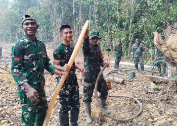 Atasi Keterbatasan Sumber Air, Koramil 1206-04/Badau Bangun Sumur Bor Darurat di Desa Kekurak